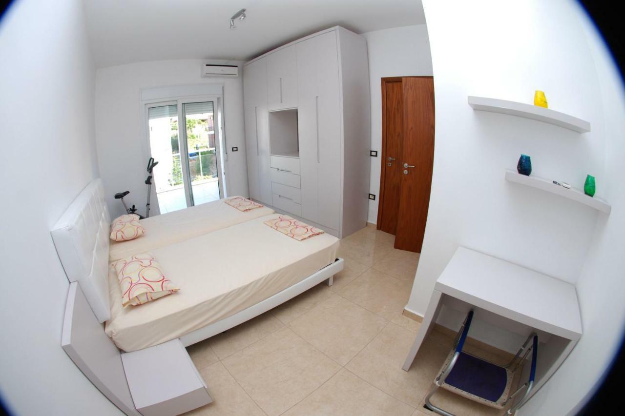 Azzura Flats Lägenhet Sarandë Exteriör bild